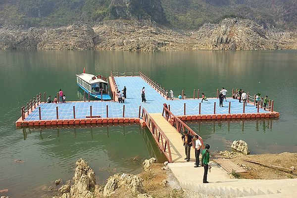 廣州中航水上設(shè)施建造有限公司 浮筒碼頭 游艇碼頭 水上浮筒